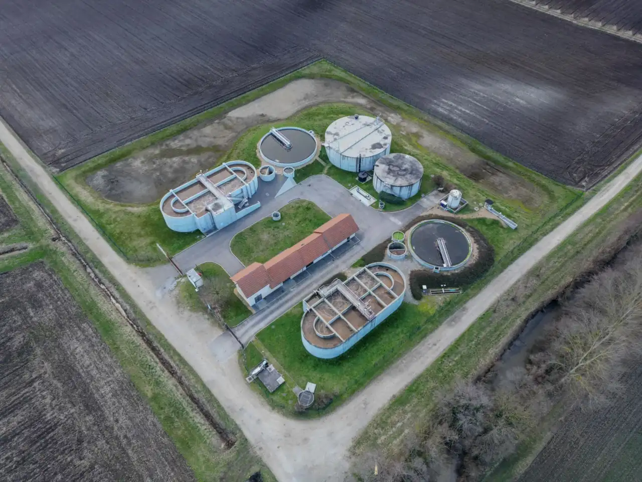 太阳能路灯与庭院灯在西南新农村建设中的选型与布局要点