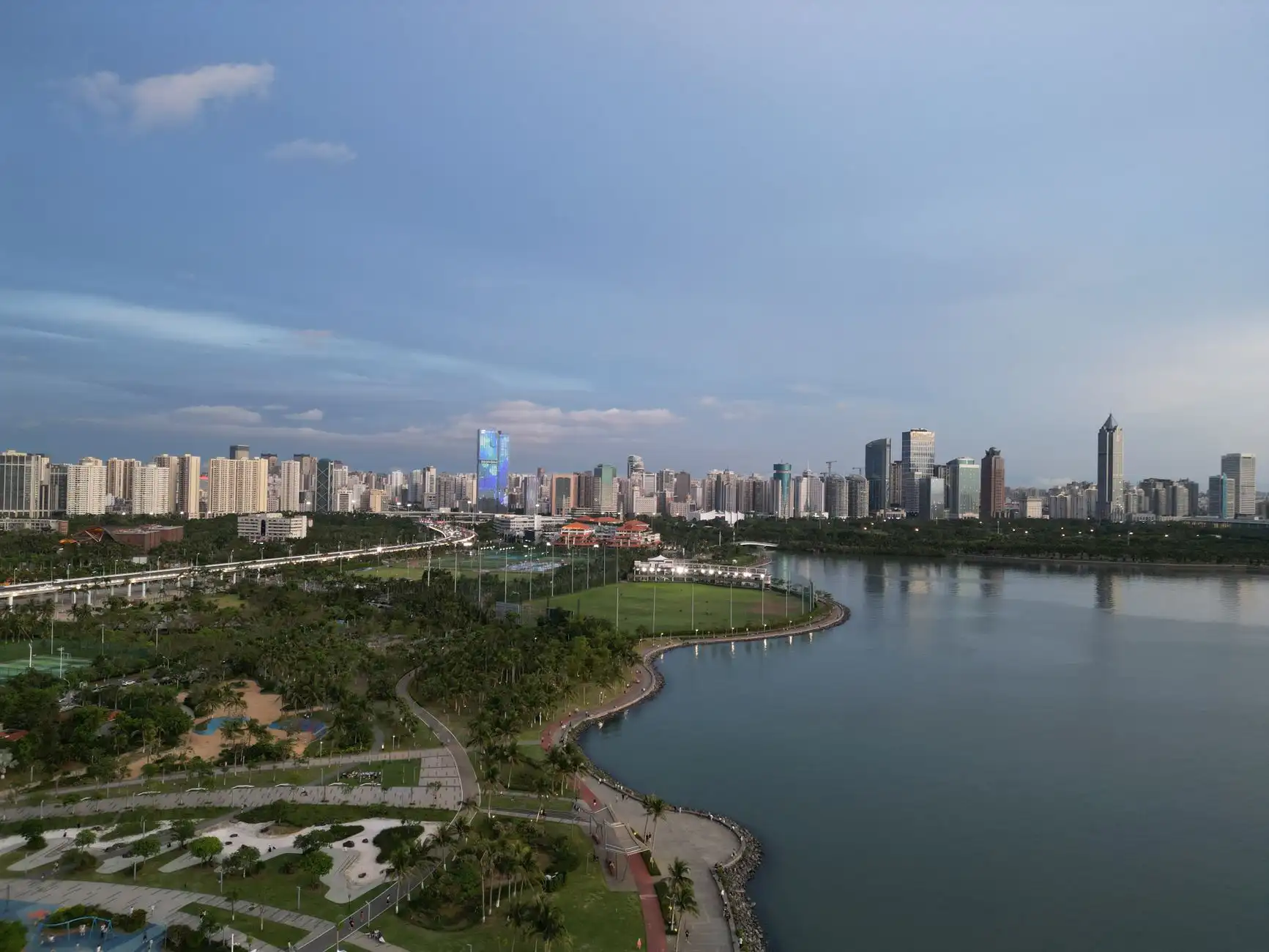 景观灯与太阳能照明融合设计在园林工程中的应用趋势