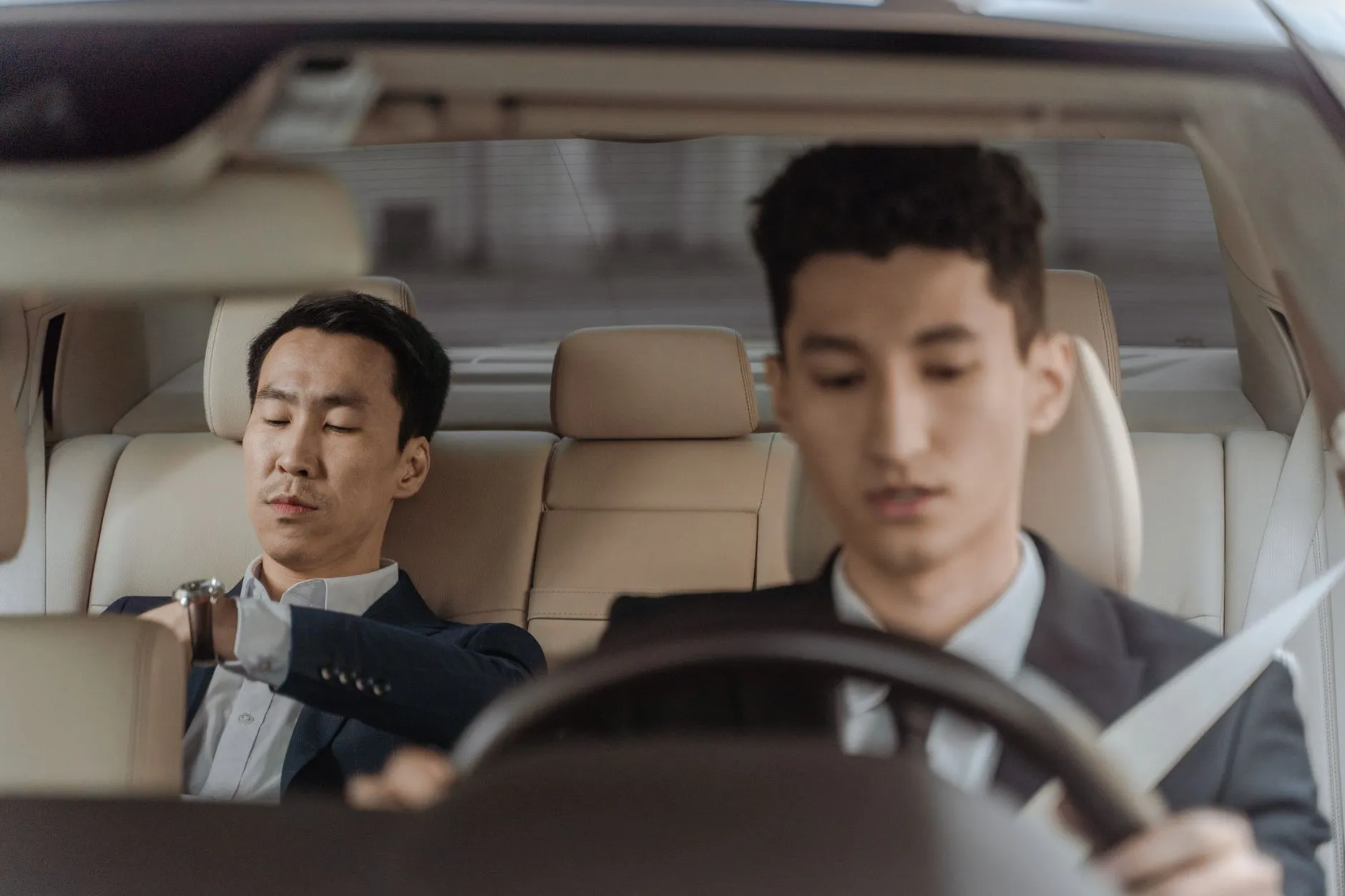 景观灯与太阳能路灯融合设计：提升园林工程绿色照明效果