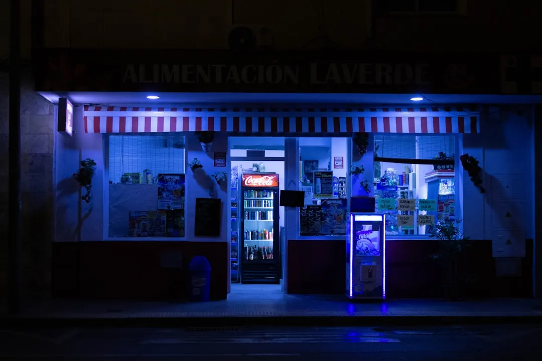 重庆地区太阳能路灯与市电照明全周期成本对比分析