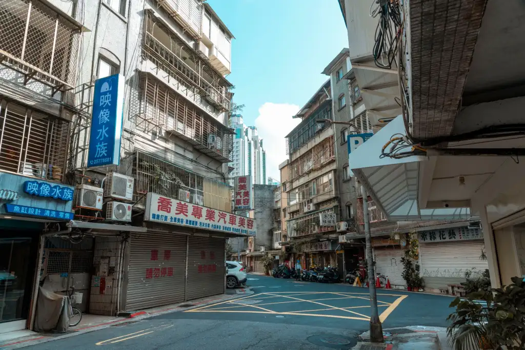 西南地区新农村太阳能路灯选型指南与配置方案
