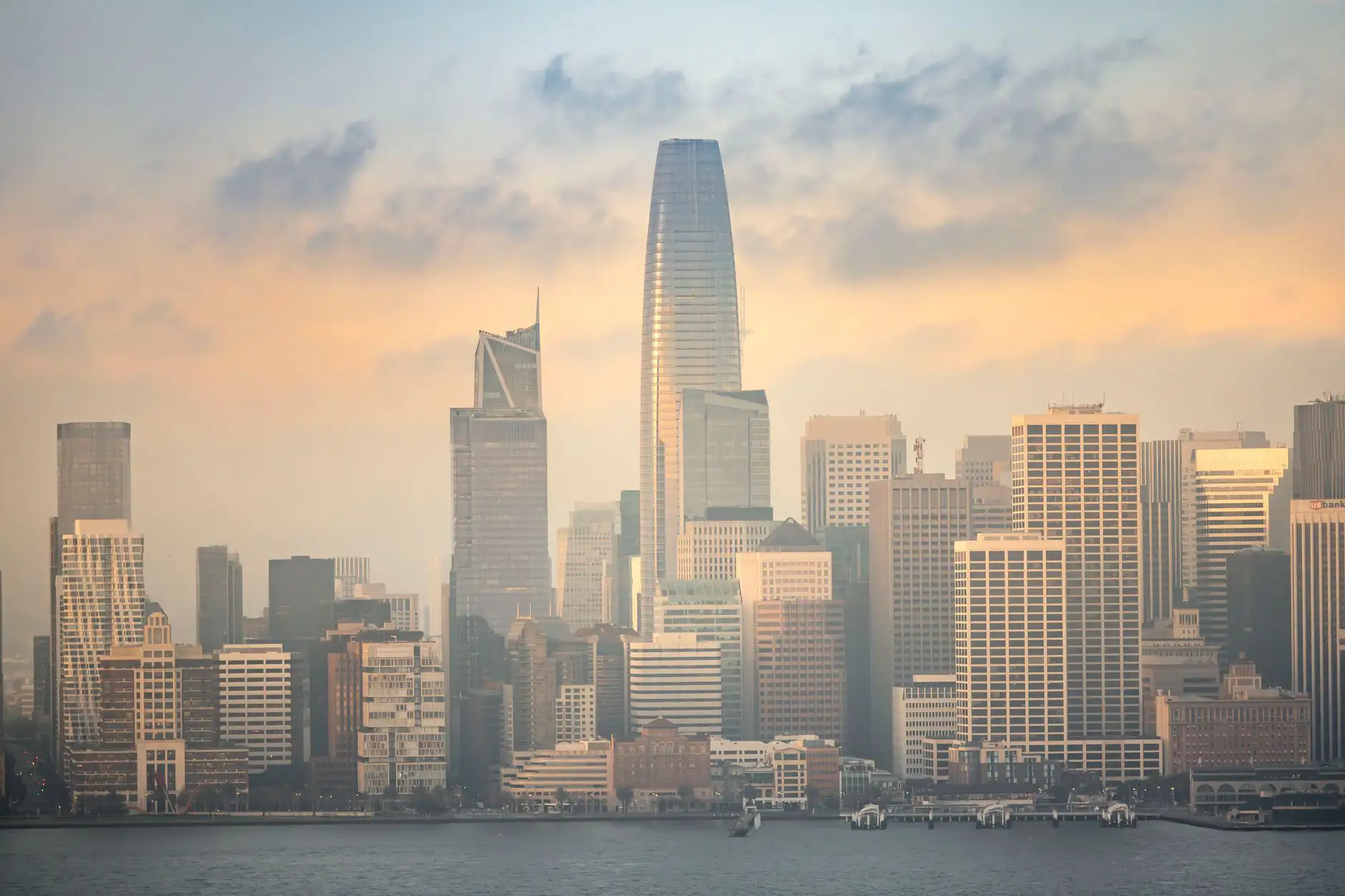 太阳能景观灯在园林工程中的节能应用与设计趋势