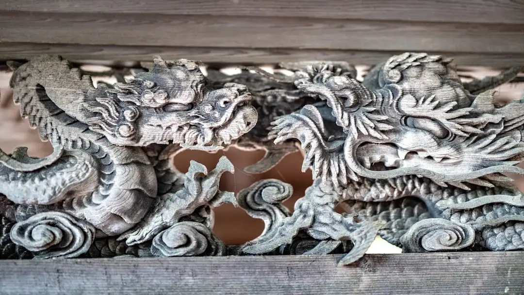 太阳能路灯与市电路灯的综合对比：从安装成本到长期运维的效益评估